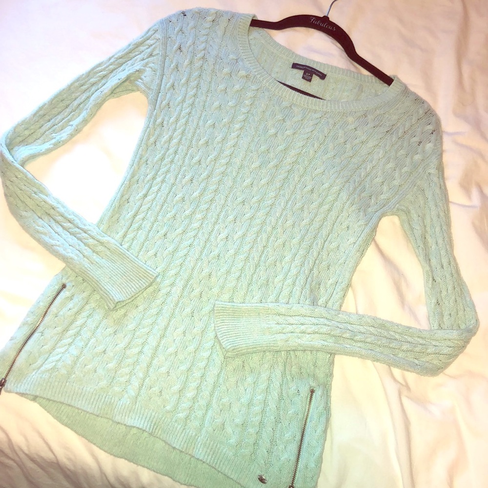 American Eagle sweater